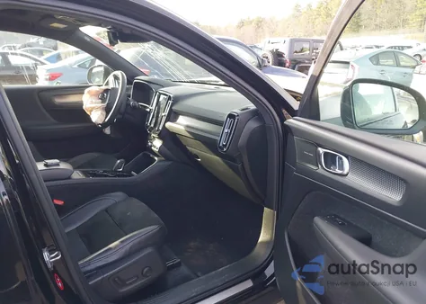 2019 Volvo Xc40 T5 Momentum/T5 R-Design z USA, uszkodzony, nr VIN YV4162XZ1K2017722